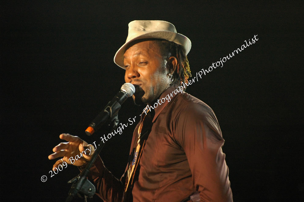 Da'ville @ Reggae Sumfest 2009 - International Night 2 - Reggae Sumfest 2009,Catherine Hall, Montego Bay, St. James, Jamaica W.I. - Saturaday, July 25, 2009 - Reggae Sumfest 2009, July 19 - 25, 2009 - Photographs by Net2Market.com - Barry J. Hough Sr. Photojournalist/Photograper - Photographs taken with a Nikon D70, D100, or D300 - Negril Travel Guide, Negril Jamaica WI - http://www.negriltravelguide.com - info@negriltravelguide.com...!